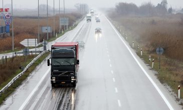 Νταλίκα κινήθηκε στο αντίθετο ρεύμα κυκλοφορίας στην εθνική οδό Αθηνών-Θεσσαλονίκης