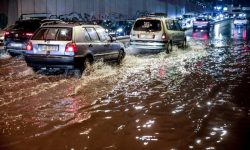 Σφοδρό το πέρασμα της κακοκαιρίας Byron που πλήττει όλη την Ελλάδα: Μεγάλες πλημμύρες στους δρόμους, 123 κλήσεις στην Πυροσβεστική