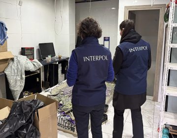 Εξαρθρώθηκε κύκλωμα εκμετάλλευσης ανηλίκων – Τους εξανάγκαζαν να πωλούν λαθραία καπνικά προϊόντα