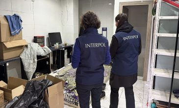 Εξαρθρώθηκε κύκλωμα εκμετάλλευσης ανηλίκων – Τους εξανάγκαζαν να πωλούν λαθραία καπνικά προϊόντα