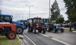 Ούτε ο «Byron» πτοεί τους αγρότες – Πάνω από 6.000 τρακτέρ στους δρόμους όλης της χώρας, πού υπάρχουν μπλόκα