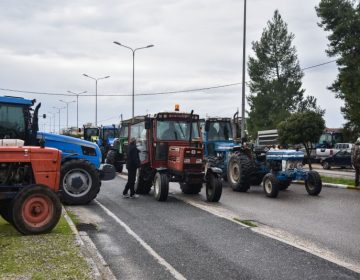 Ούτε ο «Byron» πτοεί τους αγρότες – Πάνω από 6.000 τρακτέρ στους δρόμους όλης της χώρας, πού υπάρχουν μπλόκα