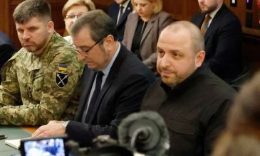 Ουκρανοί και Αμερικανοί συνεχίζουν τις συνομιλίες στη Φλόριντα για το σχέδιο ειρήνευσης του Τραμπ