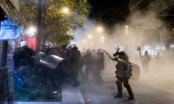 Επεισόδια με μολότοφ και χημικά στην πορεία για την μνήμη του Αλέξανδρου Γρηγορόπουλου –  Η ανακοίνωση της ΕΛ.ΑΣ.