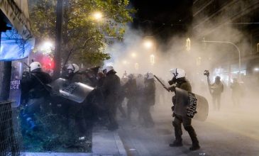 Επεισόδια με μολότοφ και χημικά στην πορεία για την μνήμη του Αλέξανδρου Γρηγορόπουλου –  Η ανακοίνωση της ΕΛ.ΑΣ.