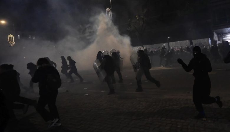 Στο Αυτόφωρο παραπέμφθηκαν για να δικαστούν οι 15 συλληφθέντες στην πορεία για τη μνήμη του Αλέξανδρου Γρηγορόπουλου