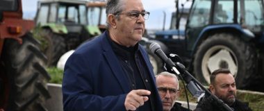 O Κουτσούμπας στο μπλόκο της Καρδίτσας: Η πρόταση του ΚΚΕ είναι η μόνη πραγματική, ρεαλιστική, που συμφέρει πραγματικά σήμερα τον Έλληνα αγρότη