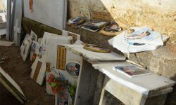 Οργή στην Καλαμάτα: Βεβήλωσαν τις οστεοθυρίδες στο νεκροταφείο