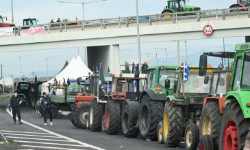 Αμετακίνητα παραμένουν τα τρακτέρ από τα μπλόκα που έχουν στήσει οι αγρότες – Στον «χορό» των κινητοποιήσεων και οι κτηνοτρόφοι της Κρήτης