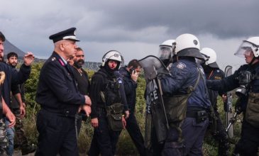Μετά το Ηράκλειο, αποκλεισμένο και το αεροδρόμιο Χανίων από μπλόκο αγροκτηνοτρόφων