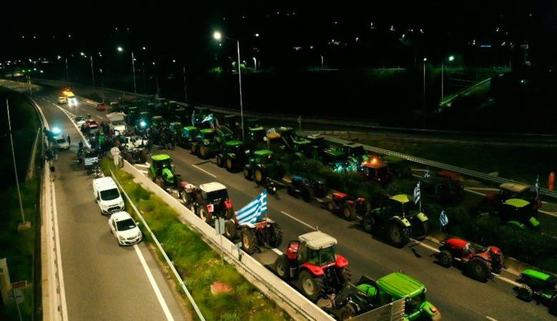 Αποκλεισμένος από τους αγρότες ο αυτοκινητόδρομος Πατρών-Πύργου