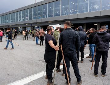 Αποχώρησαν από το αεροδρόμιο «Νίκος Καζαντζάκης» οι αγροτοκτηνοτρόφοι – Πόσες πτήσεις επηρεάστηκαν, ποιοι δρόμοι είναι κλειστοί