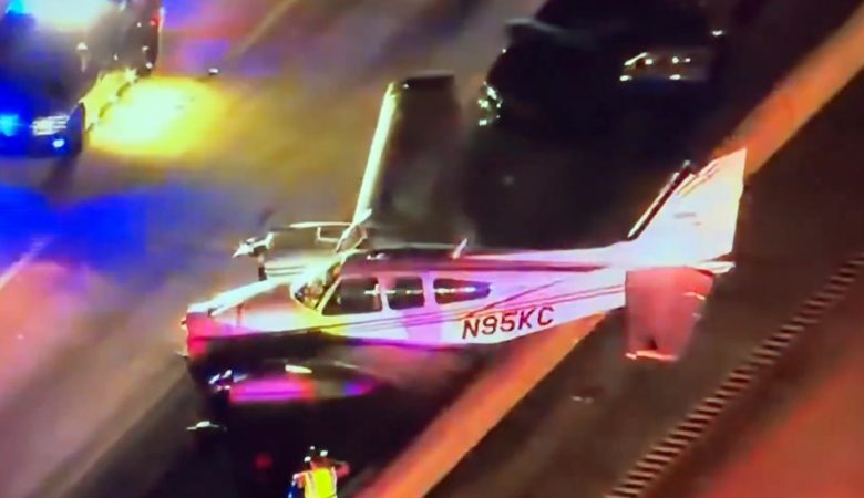 Απίστευτη «προσγείωση» αεροσκάφους πάνω σε αυτοκίνητο εν κινήσει στη Φλόριντα – Δείτε βίντεο