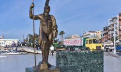 Αποχώρησαν οι αγρότες από το λιμάνι του Βόλου μετά το τελεσίγραφο – Επιστρέφουν στο μπλόκο της Νίκαιας