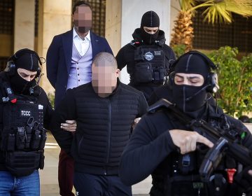 Διπλή δολοφονία στην Φοινικούντα: Στην Ευελπίδων ο ανιψιός και ο επιχειρηματίας – Οι συλληφθέντες θα μεταχθούν στα δικαστήρια Καλαμάτας