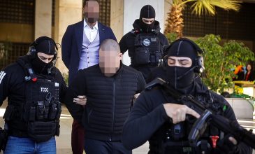 Διπλή δολοφονία στην Φοινικούντα: Στην Ευελπίδων ο ανιψιός και ο επιχειρηματίας – Οι συλληφθέντες θα μεταχθούν στα δικαστήρια Καλαμάτας