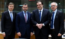 Politico: Από το Grexit στην προεδρία του Eurogroup – Η ιστορία της ελληνικής ανάκαμψης