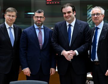 Politico: Από το Grexit στην προεδρία του Eurogroup – Η ιστορία της ελληνικής ανάκαμψης