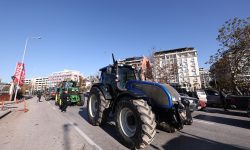 Με τρακτέρ και λεωφορεία, παραγωγοί από τα μπλόκα θα κινηθούν για το συλλαλητήριο στο λιμάνι της Θεσσαλονίκης