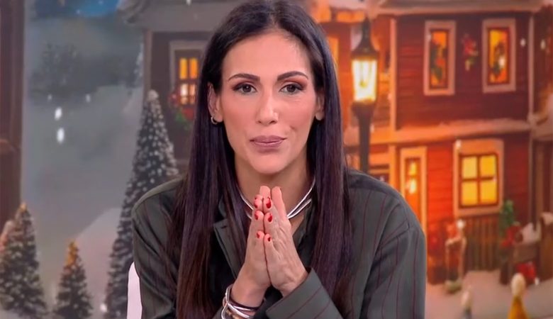 Η Ανθή Βούλγαρη θα κινηθεί νομικά για τις επεξεργασμένες φωτογραφίες που κυκλοφόρησαν με το μωρό της