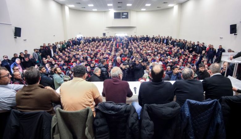 Παραμένουν στα μπλόκα οι αγρότες και αποστέλλουν τα αιτήματά τους στην κυβέρνηση – Κλιμακώνουν τις κινητοποιήσεις τους