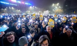 Ρουμανία: Χιλιάδες πολίτες διαδήλωσαν κατά της διαφθοράς στα δικαστήρια