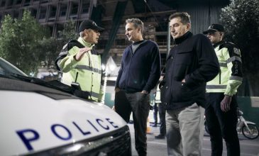 Επίσκεψη Κυριάκου Μητσοτάκη σε σημείο διενέργειας αλκοτέστ στην Αττική