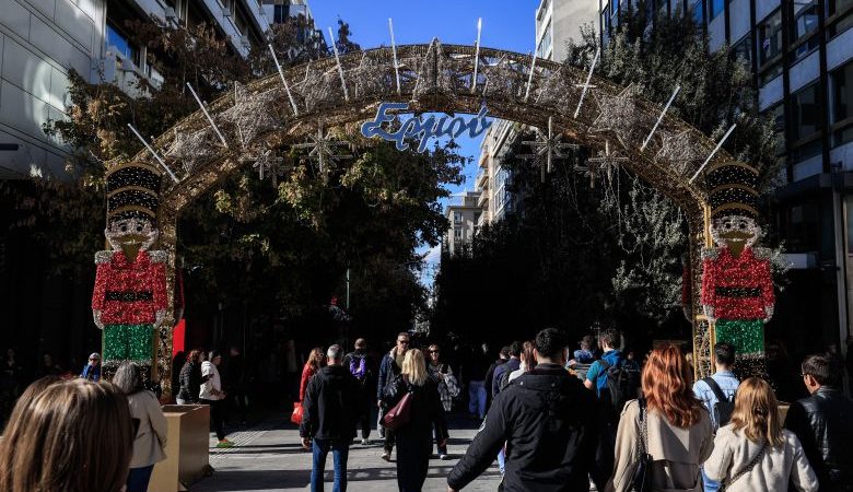 Ανοικτά τα καταστήματα σήμερα, σε ρυθμούς εορταστικού ωραρίου η κυριακάτικη αγορά