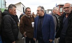 Στα μπλόκα των αγροτών στη Φθιώτιδα ο Κουτσούμπας