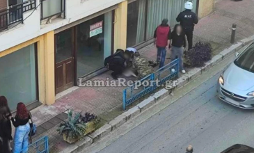 Άγριο ξύλο στο κέντρο της Λαμίας μεταξύ κοριτσιών με την εμπλοκή μιας μητέρας