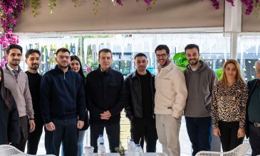 Χρυσοχοΐδης σε νέους Ρομά της Αγίας Βαρβάρας: «Είστε το παράδειγμα που μπορεί να αλλάξει την κοινωνία»