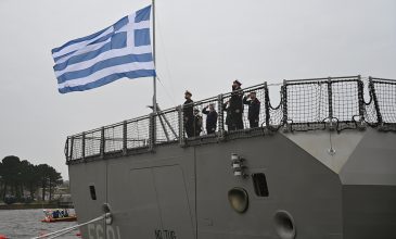 Η ελληνική σημαία υψώθηκε στη φρεγάτα «Κίμων» – Πρόκειται για την πρώτη Belharra που παραλαμβάνει η χώρα μας