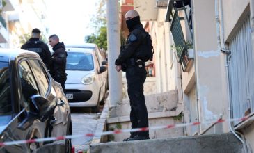 «Δεν άντεχα άλλο αυτό που βίωνα» έγραφε ο 74χρονος αυτόχειρας στο σημείωμα που άφησε αφού μαχαίρωσε τη συζυγό του στου Γκύζη