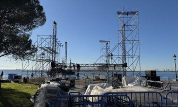 Προετοιμασίες για το μεγάλο πάρτι αλλαγής του χρόνου στον Λευκό Πύργο στη Θεσσαλονίκη