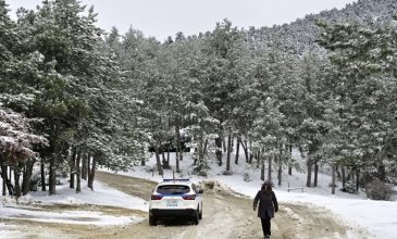 Διακοπή κυκλοφορίας στη λεωφόρο Πάρνηθος λόγω χιονόπτωσης
