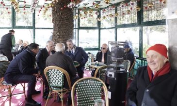 Ο πρώτος καφές της χρονιάς για Μητσοτάκη και Τασούλα στο Κολωνάκι – Ο πρωθυπουργός αποκάλυψε την πρόταση γάμου του γιου του στη Μαρία Σάκκαρη