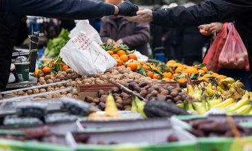 Παρατείνεται έως 12 μήνες η διαδικασία για τις θέσεις στις λαϊκές αγορές