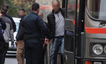 Καταπέλτης για τον πρώην αστυνομικό της Βουλής: Τέσσερις φορές ισόβια συν 80 έτη για την σεξουαλική κακοποίηση των παιδιών του