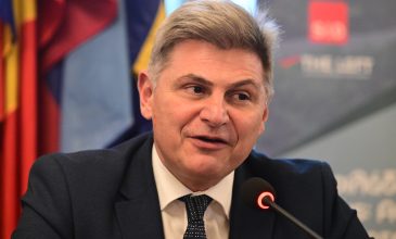 Διεγράφη από την ευρωομάδα του ΣΥΡΙΖΑ ο Νίκος Φαραντούρης