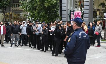 Άγριος ξυλοδαρμός μέχρι θανάτου του 30χρονου στην Πάτρα: Παραδόθηκε και πέμπτος δράστης που φαίνεται σε βίντεο να ρίχνει τρεις κλωτσιές στο θύμα