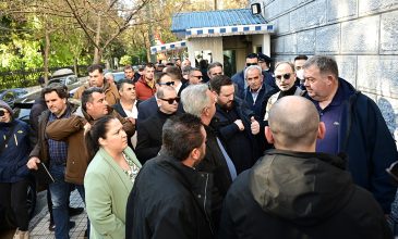 Στο Μέγαρο Μαξίμου αντιπροσωπεία αγροτών και κτηνοτρόφων για τη συνάντηση τους με τον Μητσοτάκη