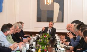 Ολοκληρώθηκε η συνάντηση του πρωθυπουργού με τους αγρότες – Βελτιώσεις στα μέτρα που έχουν ήδη ανακοινωθεί