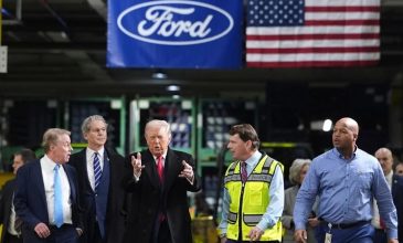 Η Ford έθεσε σε διαθεσιμότητα τον εργάτη που φώναξε «προστάτη παιδεραστών» στον Τραμπ