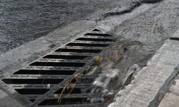 Διακοπή κυκλοφορίας στη Νέα Μάκρη λόγω καθίζησης του οδοστρώματος