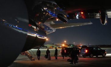 Το Air Force One του Τραμπ έκανε αναστροφή λόγω «ήσσονος ηλεκτρικού προβλήματος»