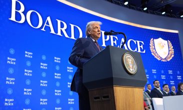 Ο Ντόναλντ Τραμπ υπέγραψε τον ιδρυτικό χάρτη του «Συμβουλίου Ειρήνης» του στο Νταβός – Διαβεβαίωσε ότι θα εργαστεί «σε συντονισμό» με τον ΟΗΕ