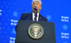 Τραμπ: Το Ιράν θέλει συμφωνία – Μια μεγάλη αρμάδα κατευθύνεται στην περιοχή