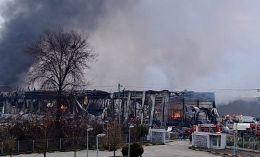 Προσπάθειες για εντοπισμό και του 5ου ατόμου που αγνοείται στην μπισκοτοβιομηχανία στα Τρίκαλα