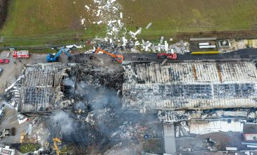 Τραγωδία στο εργοστάσιο της «Βιολάντα»: Η διαρροή προπανίου πιθανή εκδοχή για τη φονική έκρηξη – Απομακρύνεται το σενάριο να έφταιγε το αλεύρι