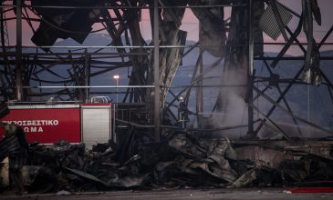 Βρέθηκε τρύπα σε σωλήνα μεταφοράς προπανίου στο εργοστάσιο της «Βιολάντα» – Τα στελέχη της ΔΑΕΕ έσκαψαν το υπέδαφος σε βάθος λιγότερο από 1μ.